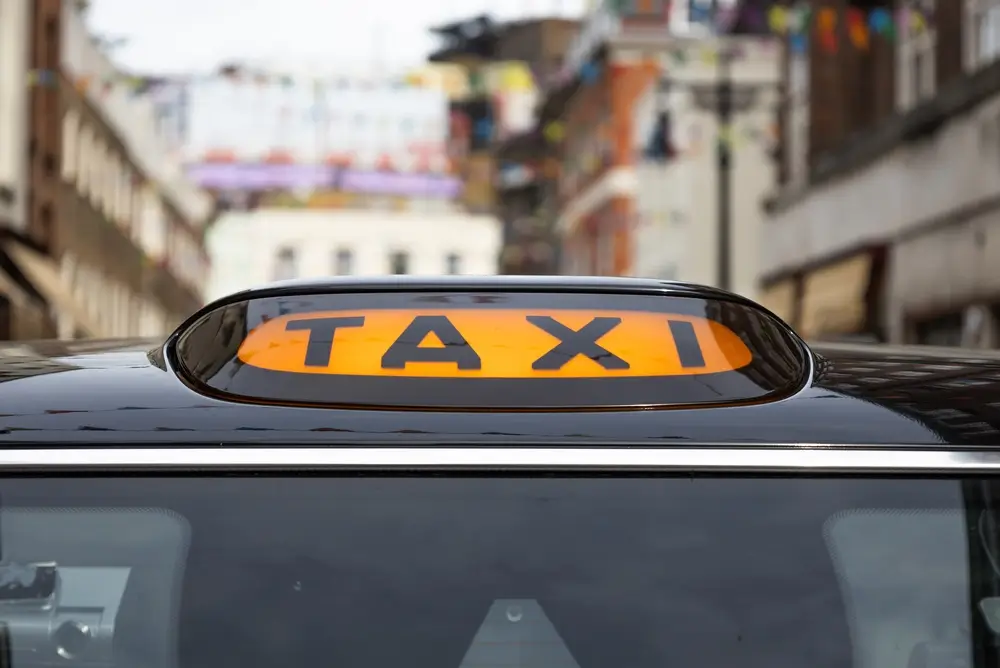 Best ways to get a taxi from london luton airport