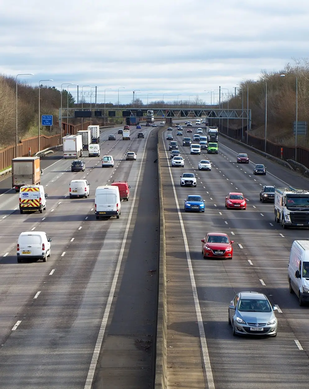 Airport Transfers Aerial view of traffic on the m25 motorway